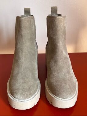 Dolce Vita Taupe Halina Suede Platform Booties like new condition smoke/pet free